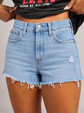Levi’s 724 High Rise Straight Light Wash Distressed Denim Shorts Size 25
